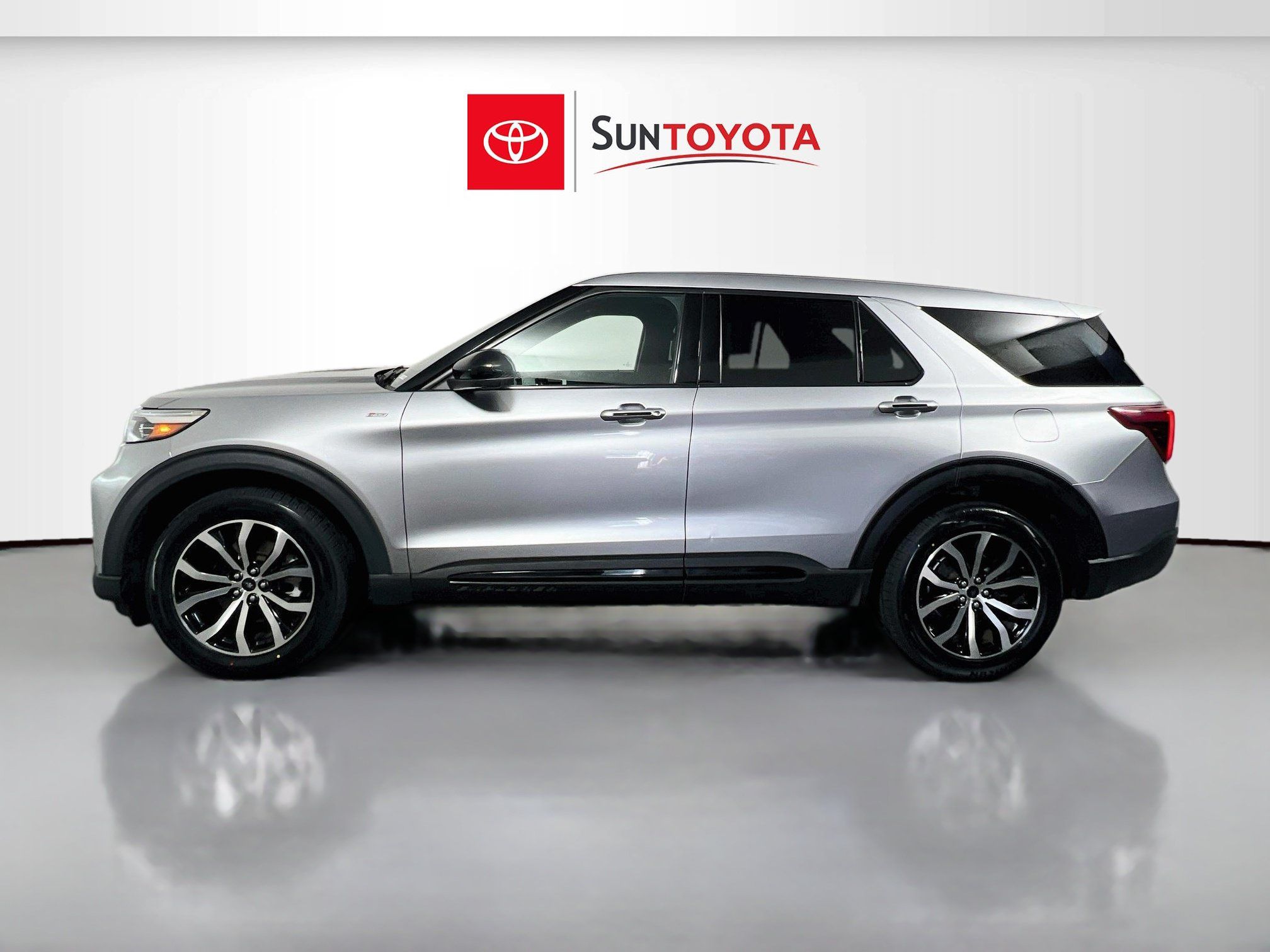 Used 2022 Ford Explorer ST-Line w/ Class IV Trailer Tow Package AWD/4WD image 7