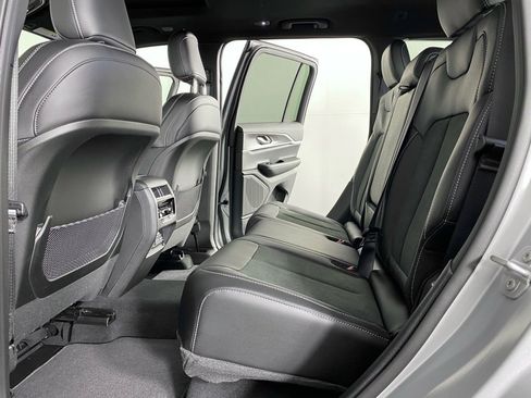 New 2026 Jeep Grand Cherokee Altitude image 19