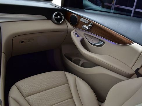 Used 2022 Mercedes-Benz GLC 300 4MATIC image 27