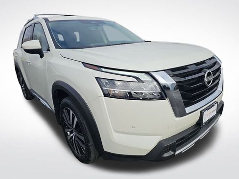 Used 2024 Nissan Pathfinder Platinum w/ Cargo Package image 11