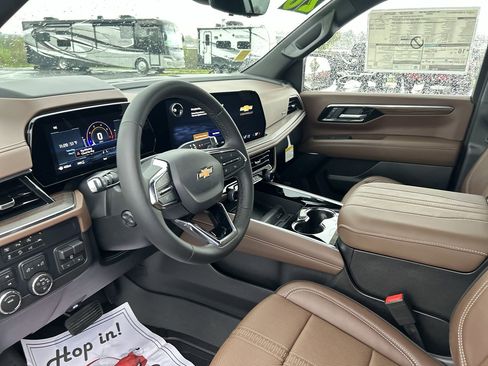 New 2026 Chevrolet Suburban High Country w/ Sun And Tow Package AWD/4WD image 24