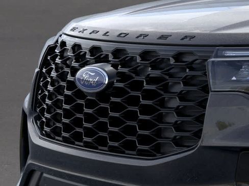 New 2026 Ford Explorer ST-Line w/ ST-Line Street Pack AWD/4WD image 17