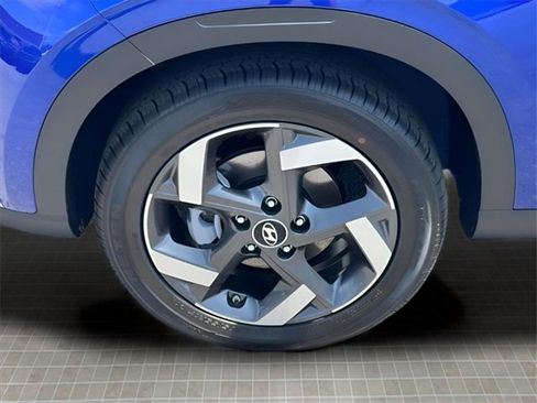 New 2025 Hyundai Venue SEL image 9