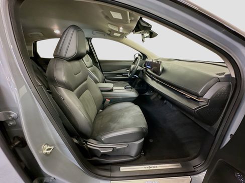 Used 2024 Nissan Ariya AWD image 32