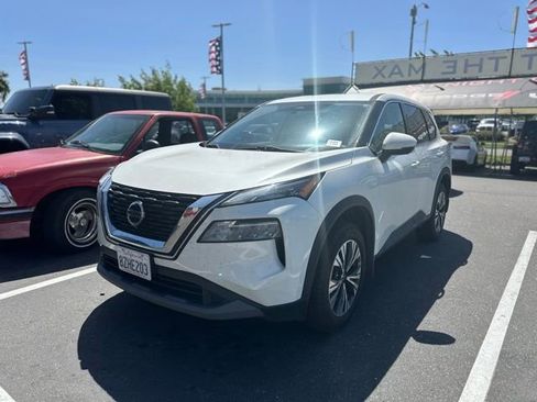 Used 2021 Nissan Rogue SV image 3