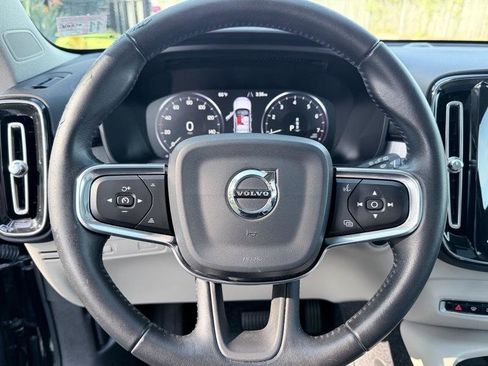 Used 2019 Volvo XC40 T5 Momentum image 13