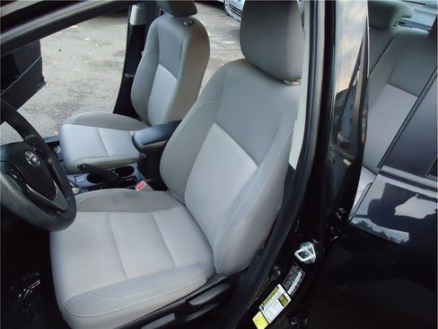 Used 2014 Toyota Corolla LE image 12