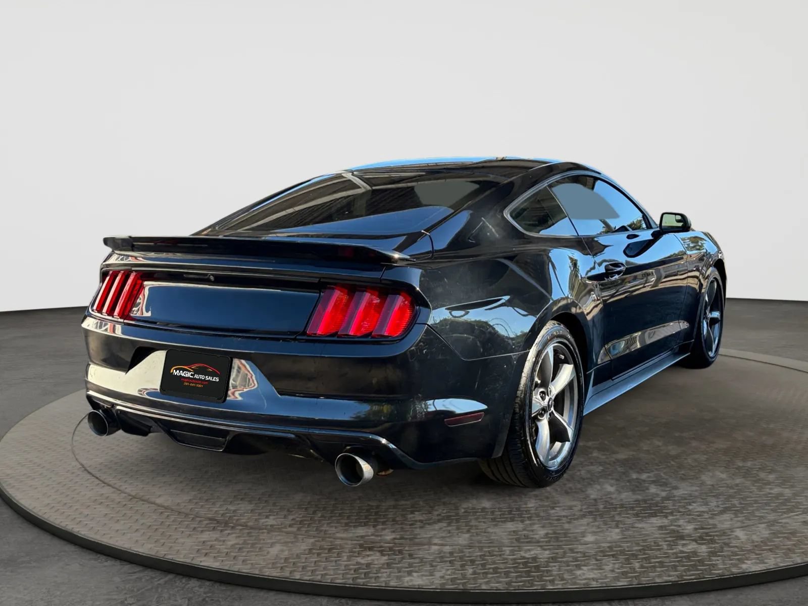 Used 2016 Ford Mustang Coupe w/ Equipment Group 051A RWD image 10