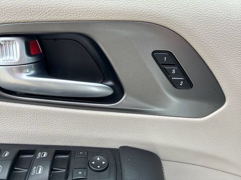 Used 2024 Chrysler Pacifica Touring-L FWD image 14