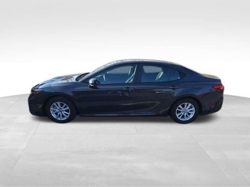 Used 2025 Toyota Camry LE image 3