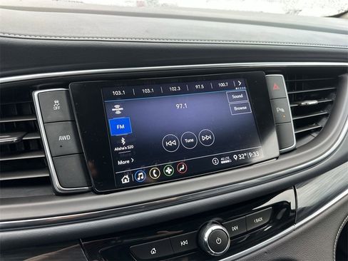 Used 2021 Buick Enclave Essence image 16