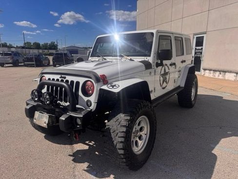 Used 2014 Jeep Wrangler Unlimited Sahara AWD/4WD image 5