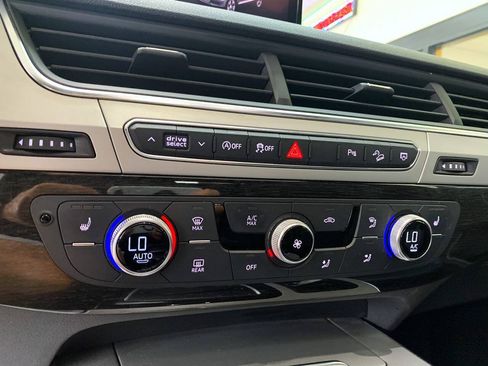 Used 2019 Audi Q7 2.0T Premium w/ Convenience Package AWD/4WD image 17