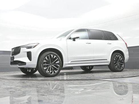 New 2026 Volvo XC90 B6 Plus w/ Protection Package image 25