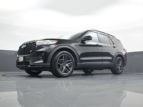 Used 2025 Ford Explorer ST AWD/4WD image 22