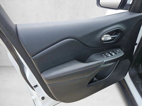 Used 2017 Jeep Cherokee 75th Anniversary FWD image 13