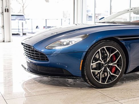 Used 2022 Aston Martin DB11 Volante image 4