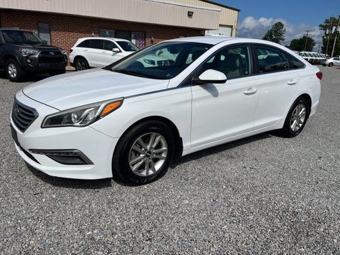Used 2015 Hyundai Sonata SE FWD image 2