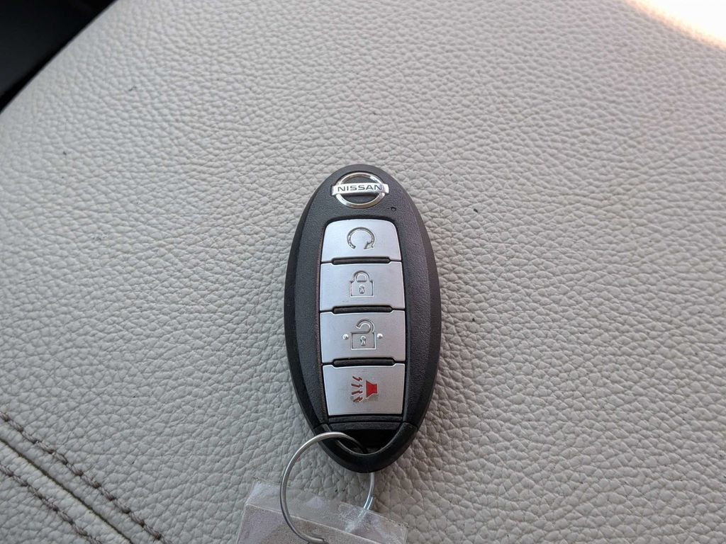 Used 2021 Nissan Titan SV w/ SV Convenience Package AWD/4WD image 28
