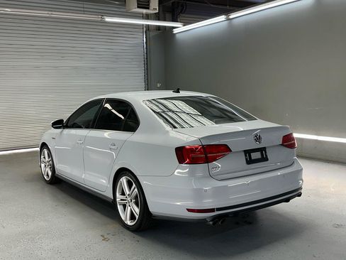 Used 2017 Volkswagen Jetta GLI FWD image 5