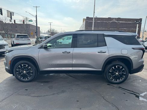 Used 2025 Chevrolet Traverse LT w/ Sun and Wheel Package image 9
