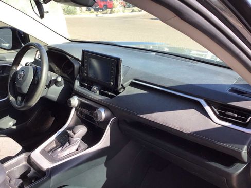 Used 2019 Toyota RAV4 XLE w/ Convenience Package FWD image 27