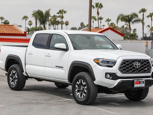 Used 2021 Toyota Tacoma TRD Off-Road w/ Technology Package AWD/4WD image 4