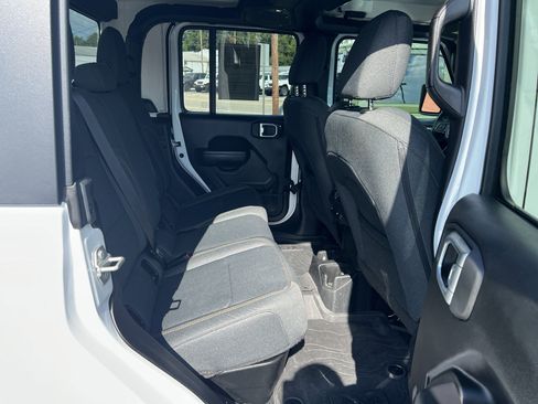 Certified 2024 Jeep Gladiator Sport image 20