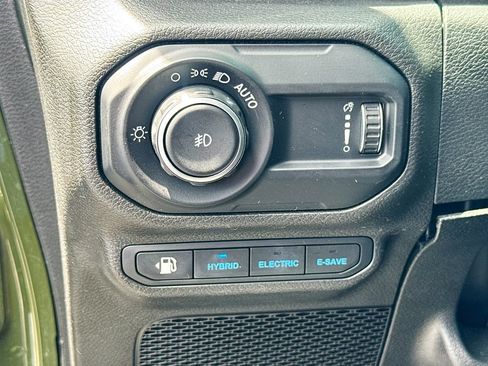 Used 2023 Jeep Wrangler Unlimited Sahara AWD/4WD image 11