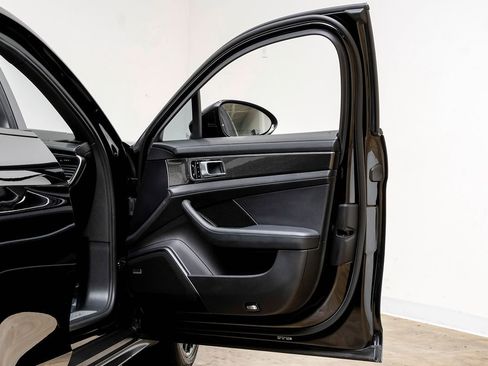 Used 2017 Porsche Panamera 4 image 41