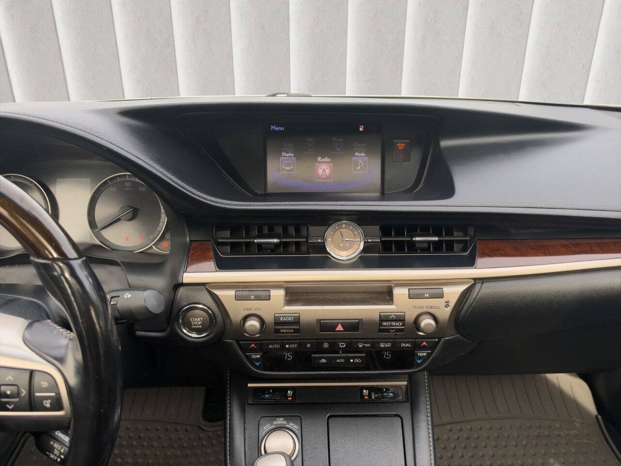 Used 2016 Lexus ES 350 w/ Premium Package w/Wood Trim FWD image 13