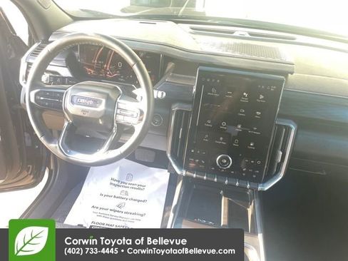 Used 2025 GMC Acadia Elevation image 14