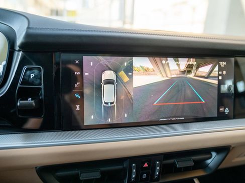 Certified 2025 Porsche Cayenne AWD/4WD image 16
