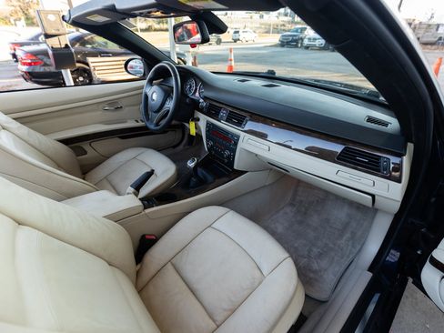 Used 2009 BMW 328i Convertible image 28