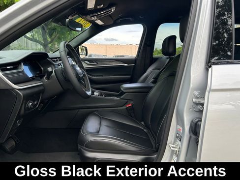 Certified 2024 Jeep Grand Cherokee Limited w/ Black Appearance Package image 18