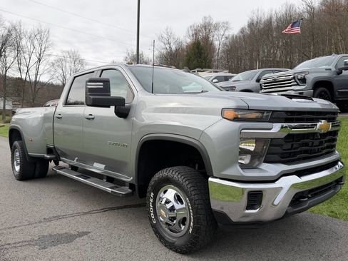 Used 2024 Chevrolet Silverado 3500 LT image 6