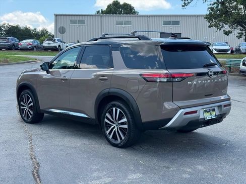 Used 2023 Nissan Pathfinder Platinum AWD/4WD image 5