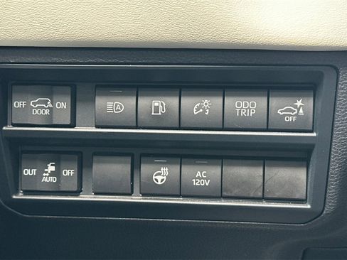 Used 2023 Toyota Sequoia Capstone image 32