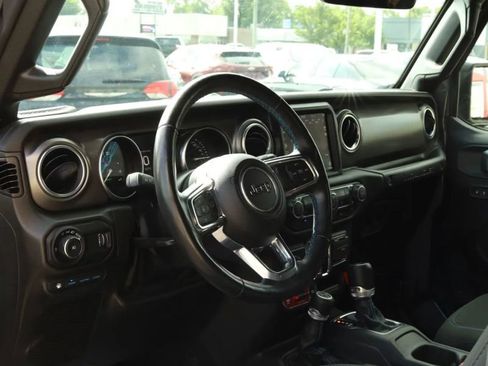 Used 2023 Jeep Wrangler Unlimited Rubicon 4xe w/ Cold Weather Group AWD/4WD image 16