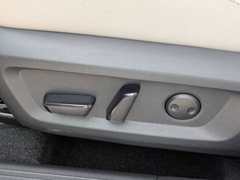 Certified 2025 Nissan Rogue SV image 22