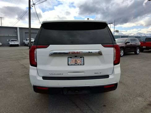 Used 2023 GMC Yukon XL SLT AWD/4WD image 7