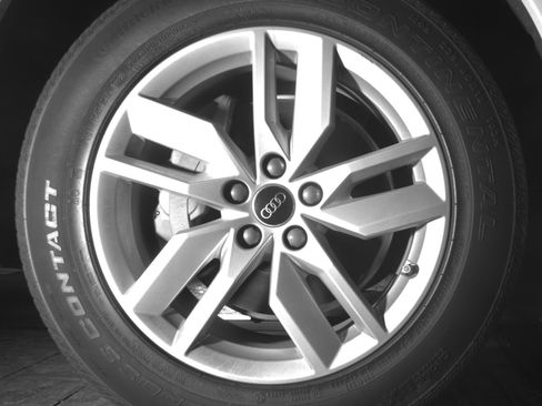 Used 2023 Audi Q5 2.0T Premium w/ Convenience Package AWD/4WD image 11