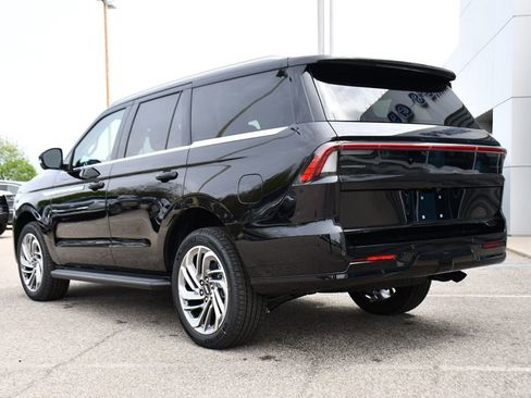 New 2026 Lincoln Navigator Premiere AWD/4WD image 4
