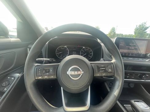 Used 2024 Nissan Rogue S AWD/4WD image 13