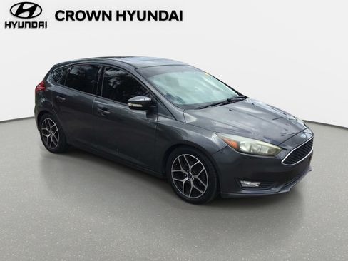Used 2017 Ford Focus SEL FWD image 3