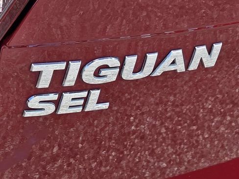 Used 2018 Volkswagen Tiguan SEL FWD image 33