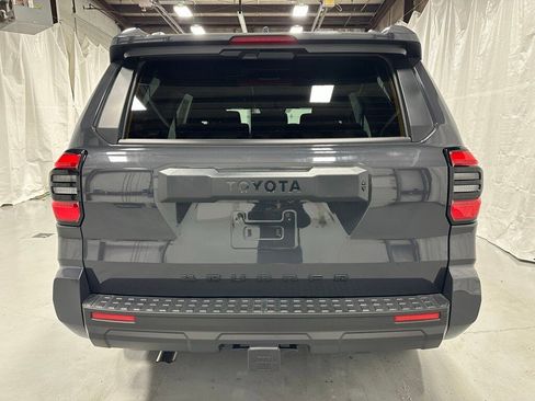 Used 2025 Toyota 4Runner SR5 image 6