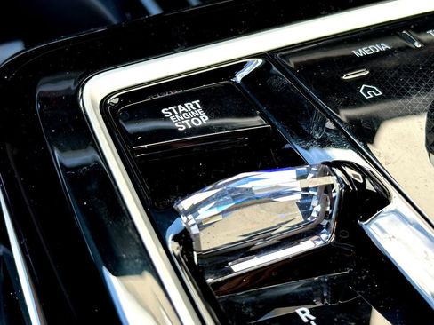 Certified 2025 BMW 740i image 17