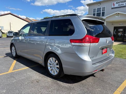 Used 2013 Toyota Sienna XLE AWD/4WD image 8