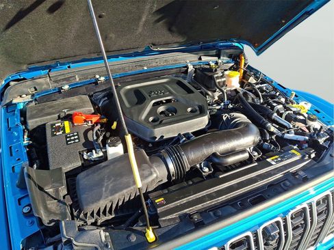 Used 2024 Jeep Wrangler Unlimited Sahara w/ Technology Group image 23